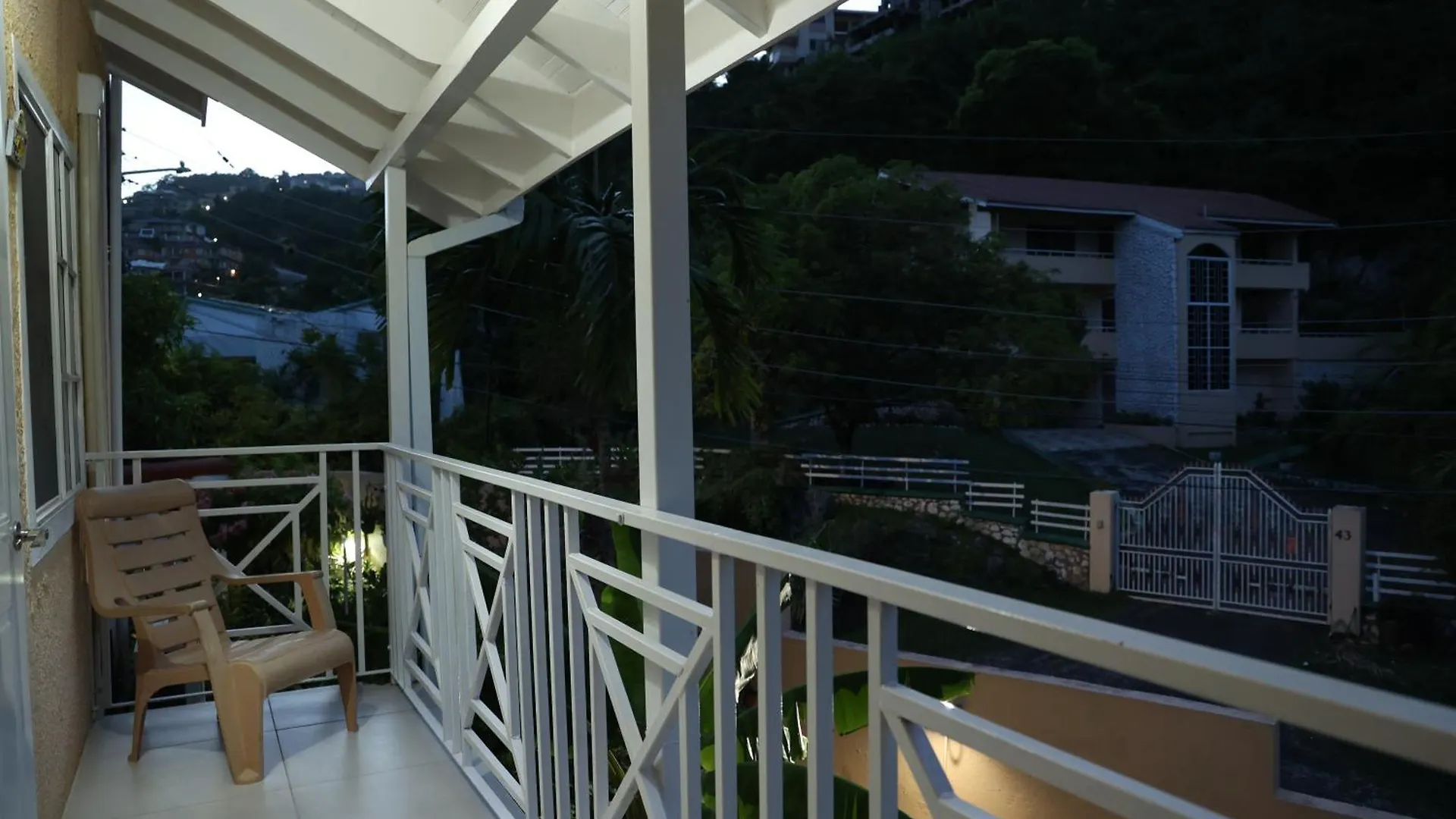 Spacious Luxury 3 Bed Rooms In Kingston Apartmán